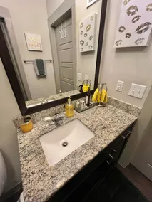 Amazing 1 Bedroom in Midtown! - Image 4
