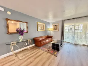 Spacious 1 BR/1 Bath Condo 1 mile to the Strip 066 - Image 2