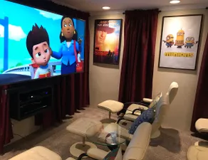 Premium 5 Bedroom Home-Theatre, BBQ, GYM, Hot-Tub and Arcade - Image 4