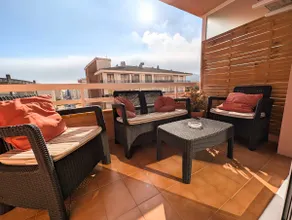 Marina apartment with parking - Image 2