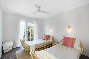 The River Shack, Vintage Luxe, Heart of Noosaville - Image 4