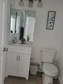 Sunny Suite with beautiful private entrance - Image 4