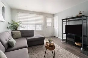 Free Parking Very nice 3BR, 10 min walk to metro - Image 2
