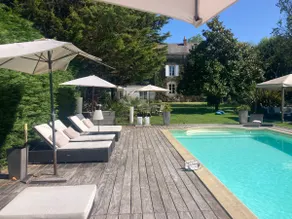 Swimming pool, park, and sweet family home - Image 3