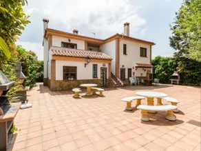 Accommodation with pool and paddle tennis court - Image 4