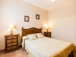 Accommodation with pool and paddle tennis court - Image 3