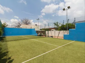 Accommodation with pool and paddle tennis court - Image 5