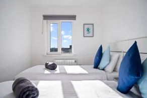 Spanish Arch Townhouse - Downtown - Best Location - Image 3