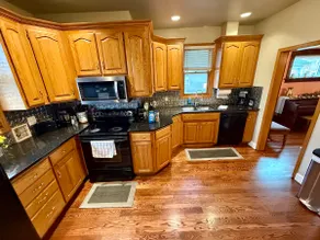 Benson Charm – One of the Top Airbnbs in Omaha - Image 5