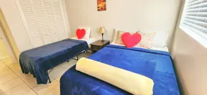 Comfy Home, Minutes from Airport & Near Everything - Image 3
