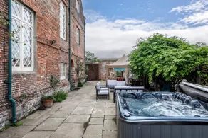 To the manor born; luxury retreat beach cinema spa - Image 3
