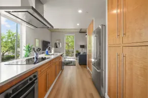 UPSCALE LOFT SPACE CLOSE TO DOWNTOWN. - Image 5