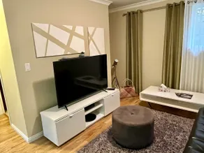 Spacious 2-Queen Bed Suite in Quiet South Surrey! - Image 5