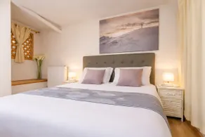 54m² duplex, AIR CONDITIONING, 2 bedrooms, 2 bathrooms, 500m from the center, private parking - Image 3