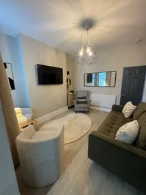 Recently renovated,Free Parking, Central Location! - Image 3