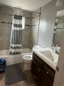 ☆Comfortably Small Downstairs Duplex☆ - Image 4