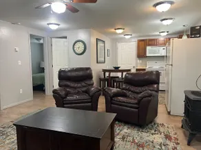 ☆Comfortably Small Downstairs Duplex☆ - Image 2