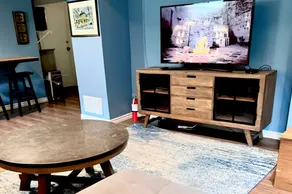 Charming Basement Apartment - Image 4