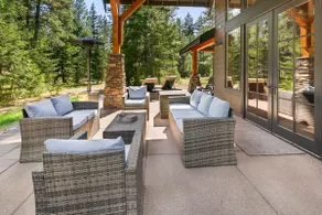 Privacy and Luxury! Fantastic outdoor living space. Hot Tub and Game Room - Image 4