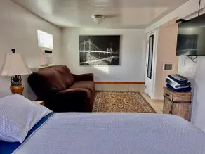 Quaint Apartment Near Popular Local Attractions - Image 5