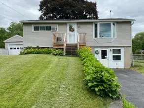 Cozy Home In The Berkshires, Pet Friendly with fenced in yard! - Image 2