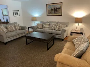 Spacious home close to UofI stadiums & Hessel Park - Image 2