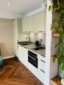 The Retreat, luxury studio apartment in Bath with parking - Image 3