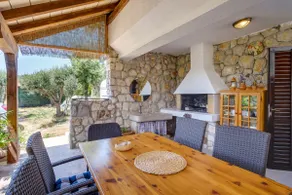 Homerez - Charming House in Martinšćica + Garden - Image 2
