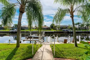 Villa Hibiscus-Waterfront-Free Heated Pool-Dock-Bikes-Other Amenities - Image 2