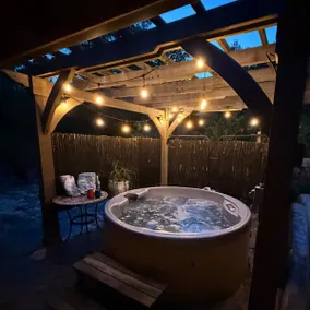 Modernized 1910 Log Cabin~Fresh Eggs~Goats~Hot Tub - Image 2