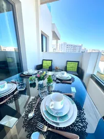 luxury, high standard, city center, swimming pool, Netflix - Image 4