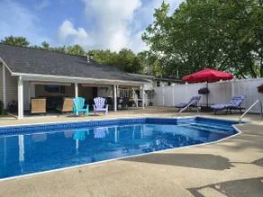 Pool/Hot tub, king bed, between Lk George/Saratoga - Image 2
