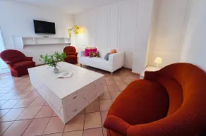 Beautiful 100 m² apartment. Free private parking. - Image 4