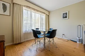 Beautiful Home just minutes walk from the city. - Image 4