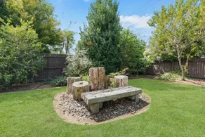 Beautiful Home just minutes walk from the city. - Image 3