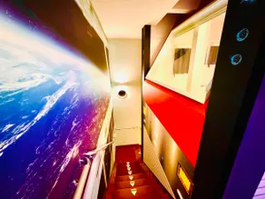 Spaceship/Cruise House for 9! Near Sta + Free Prk - Image 2