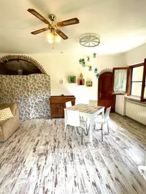 Cottage with mountain views and private pool - Image 2