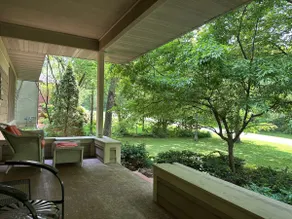 5 beds and 3 full bathrooms Lake Access home - Image 2