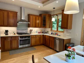 5 beds and 3 full bathrooms Lake Access home - Image 4