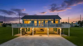 Charming Beach Bungalow with Yard & Views - Image 5