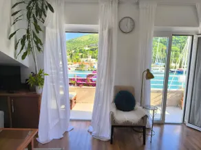 Cozy Seafront Apartment - Sea View And Parking - Image 2