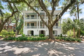 Elegant 5BR Charleston-Style Home Near Beach - Image 2