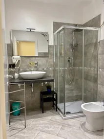 Suite with Jacuzzi for relaxation in the center of Catania - Image 3