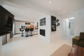 Modern City Centre Apartment Just Steps from Mirabell Palace - Image 4