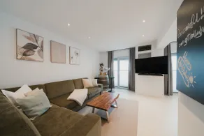 Modern City Centre Apartment Just Steps from Mirabell Palace - Image 2