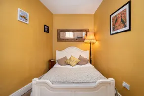 Cosy Relaxing Flat above Organic Grocer. - Image 3