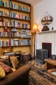 Cosy Relaxing Flat above Organic Grocer. - Image 5