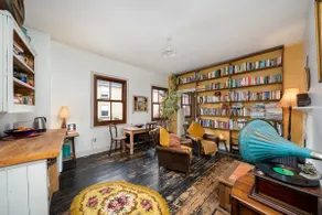 Cosy Relaxing Flat above Organic Grocer. - Image 4