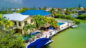 Sweet Retreat! 4 bedroom 2.5 Baths Sombrero Beach w Pool Jacuzzi, 37` dock 2 kayaks 2 paddleboards included - Image 2