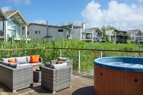 Lakeside Cotswolds Retreat with Private Hot Tub set on Lower Mill Estate - Image 4